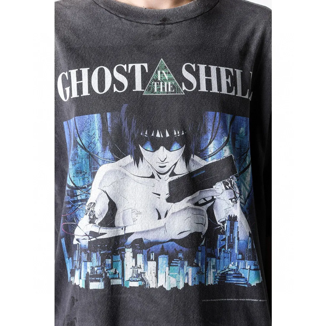 GHOST IN THE SHELL x SAINT Mxxxxxx SS TEE/BLK Classic big IP Ghost in the Shell co-branded model Sunglasses Motoko/Motoko character TEE Washed black S-XL Look for the cylindrical fabric without side seams. The opening is almost meaningless. Asut ready-made garments dyed. The whole piece is sprayed with Ma Liu. Re-spray heavy areas to fade. The collar and cuffs are frayed. Many places are broken. Oversized printing bits. Authentic level restored. Customized joint main mark/wash mark/with little angel anti-counterfeiting mark